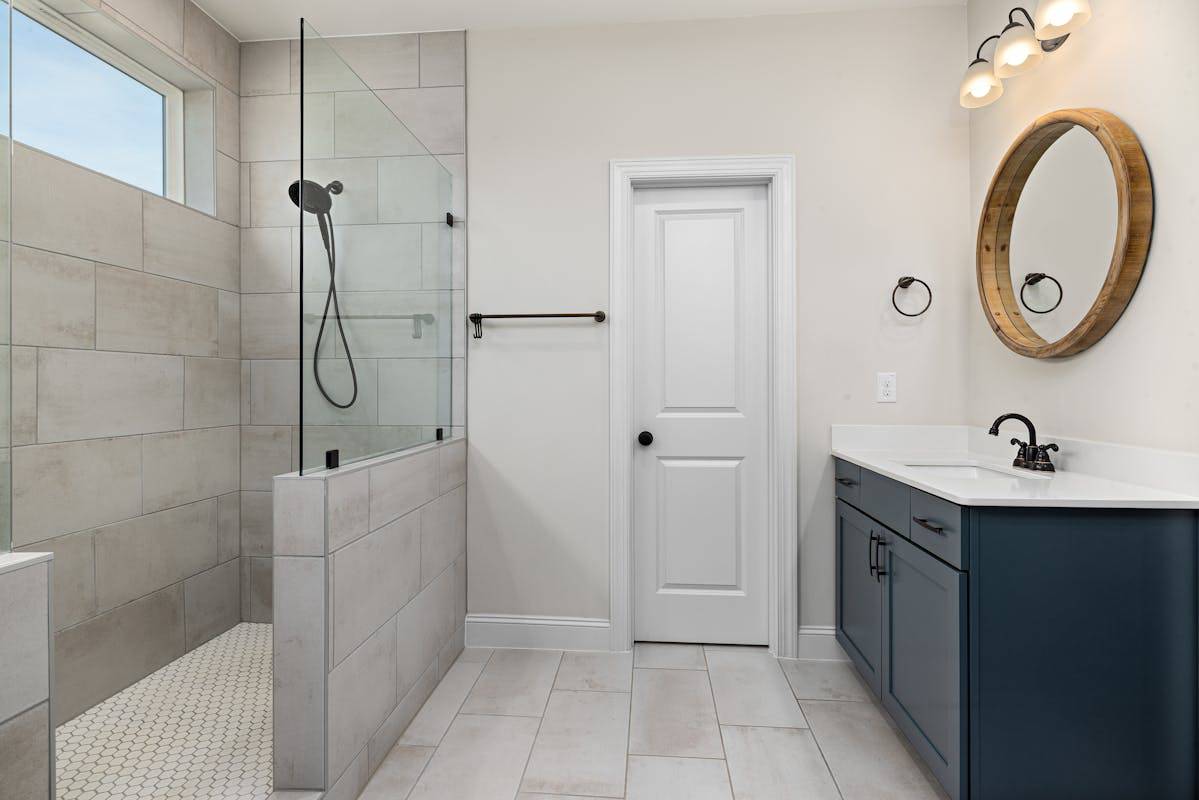 Tips for Creating a Transitional Bathroom Design